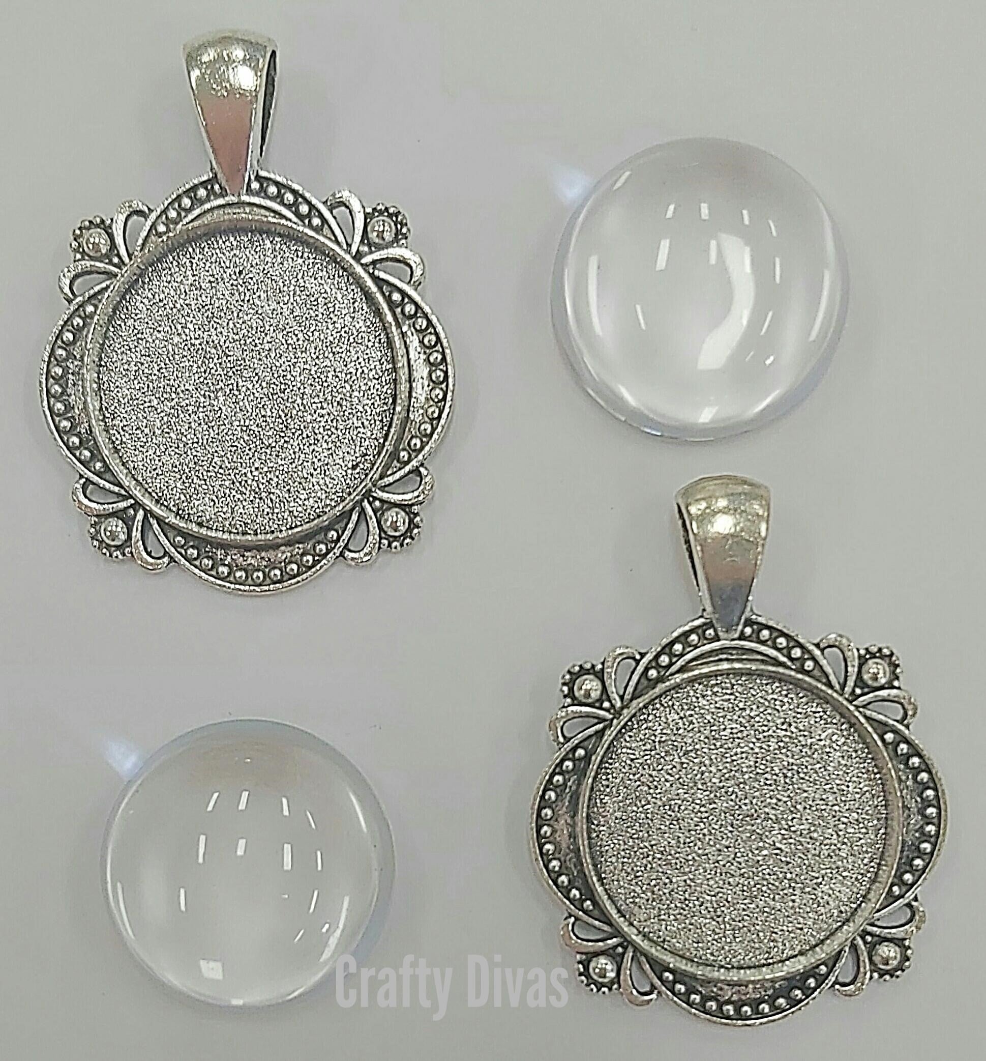 Decorative Pendant with Cabochon Setting