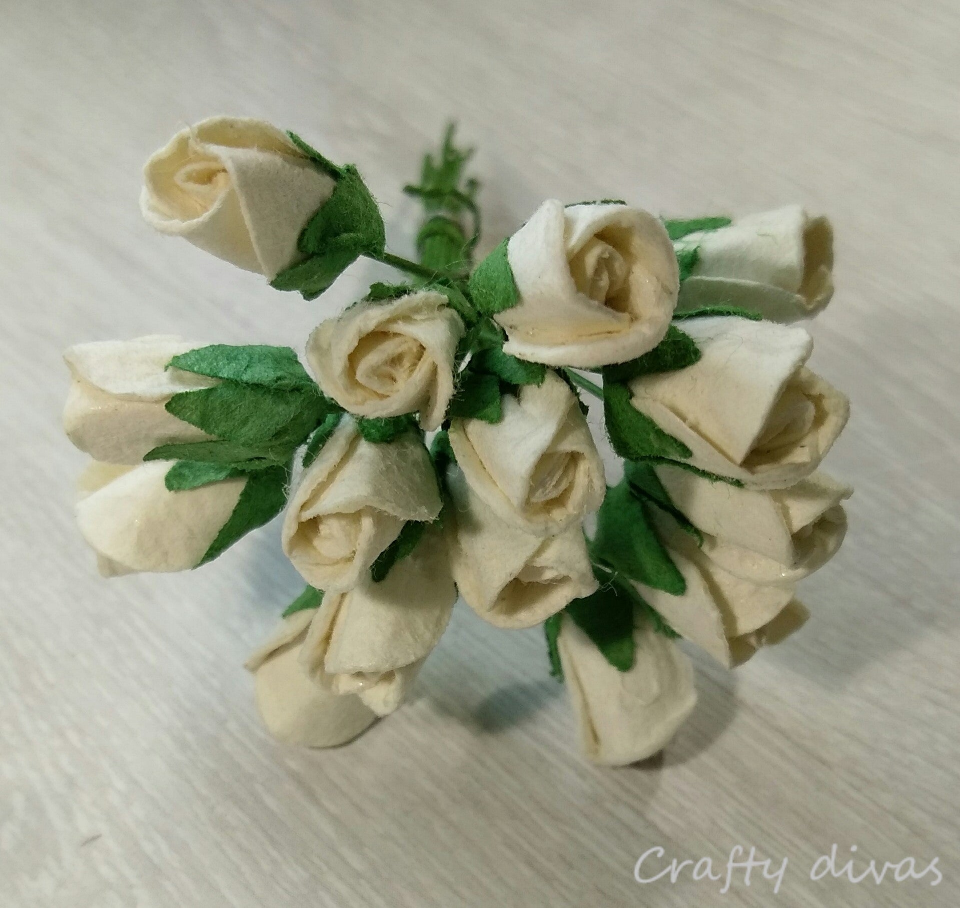 Mulberry Rosebuds 6mm - White