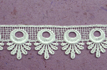 Scalloped Edge 3.5cm White Trim 